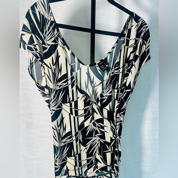 BCBG TOP - Picture 2 of 3